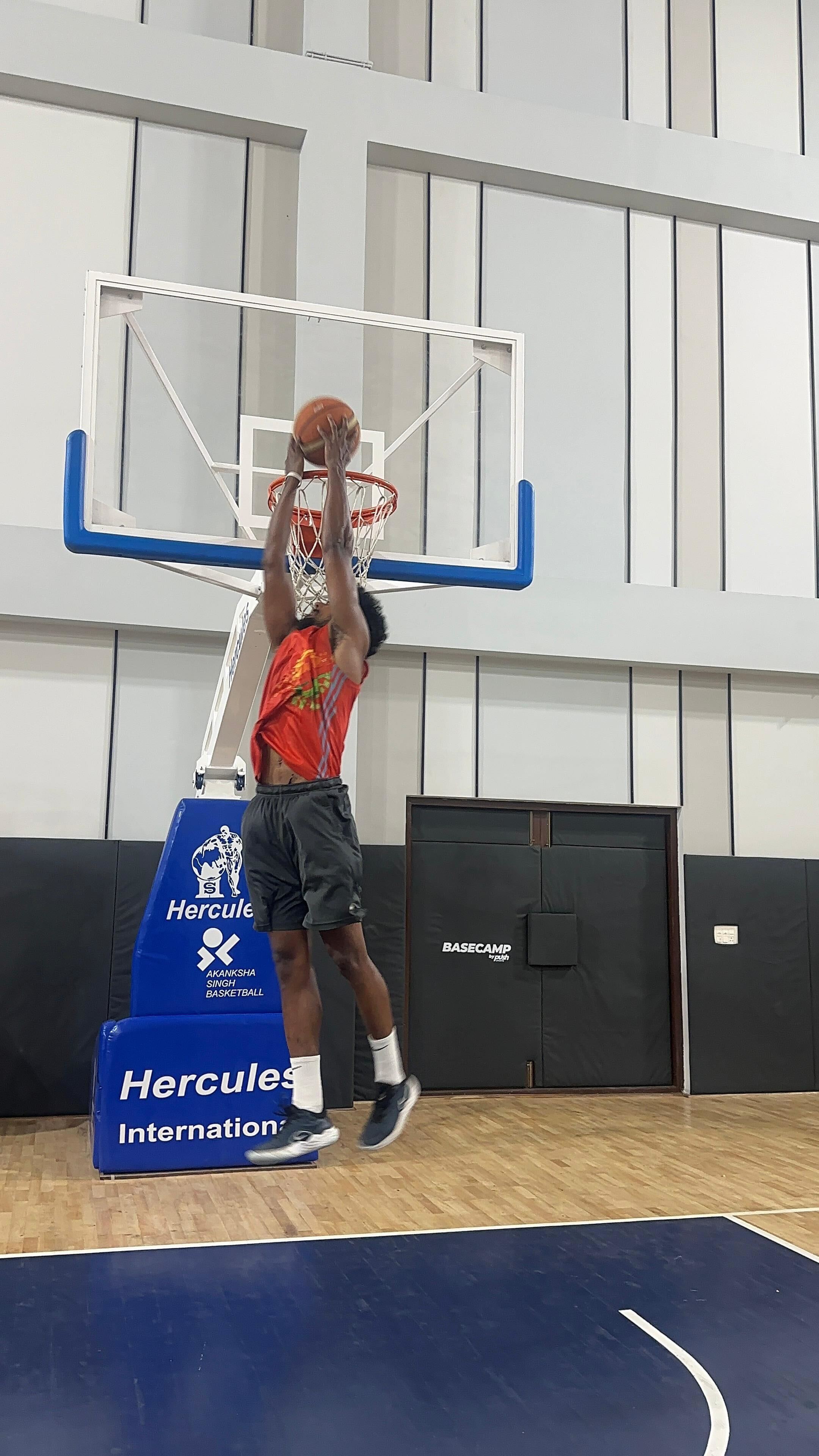 Pro runs court